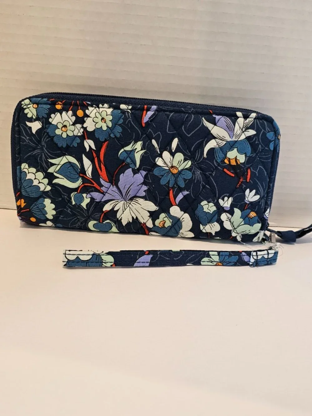 NWT Vera Bradley RFID Accordion Wristlet Floral Bursts Wallet Blue Blooms Purple